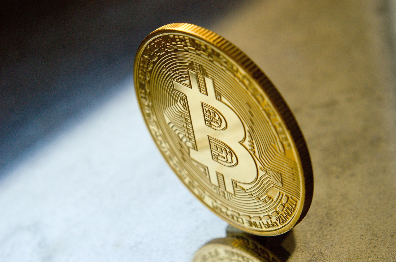 黄金再飙新高！数据：比特币通常在100~150天内跟进拉涨